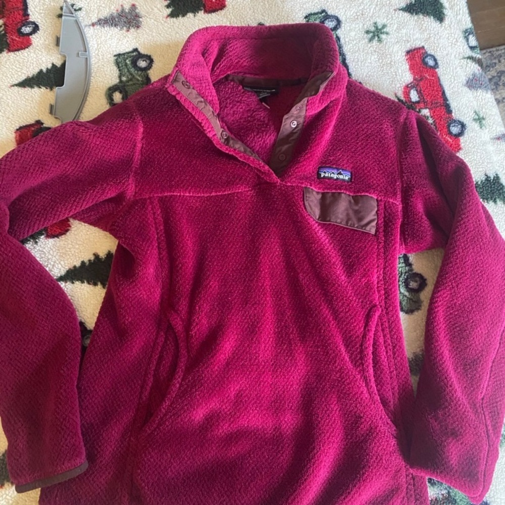 Patagonia Magenta/plum color Fleece Pullover small